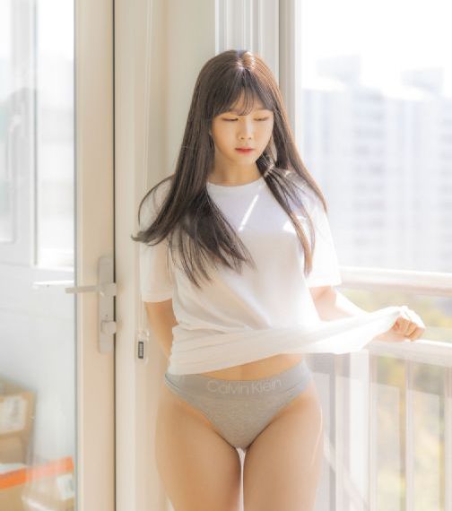 小丹慢慢张开双腿淑芬